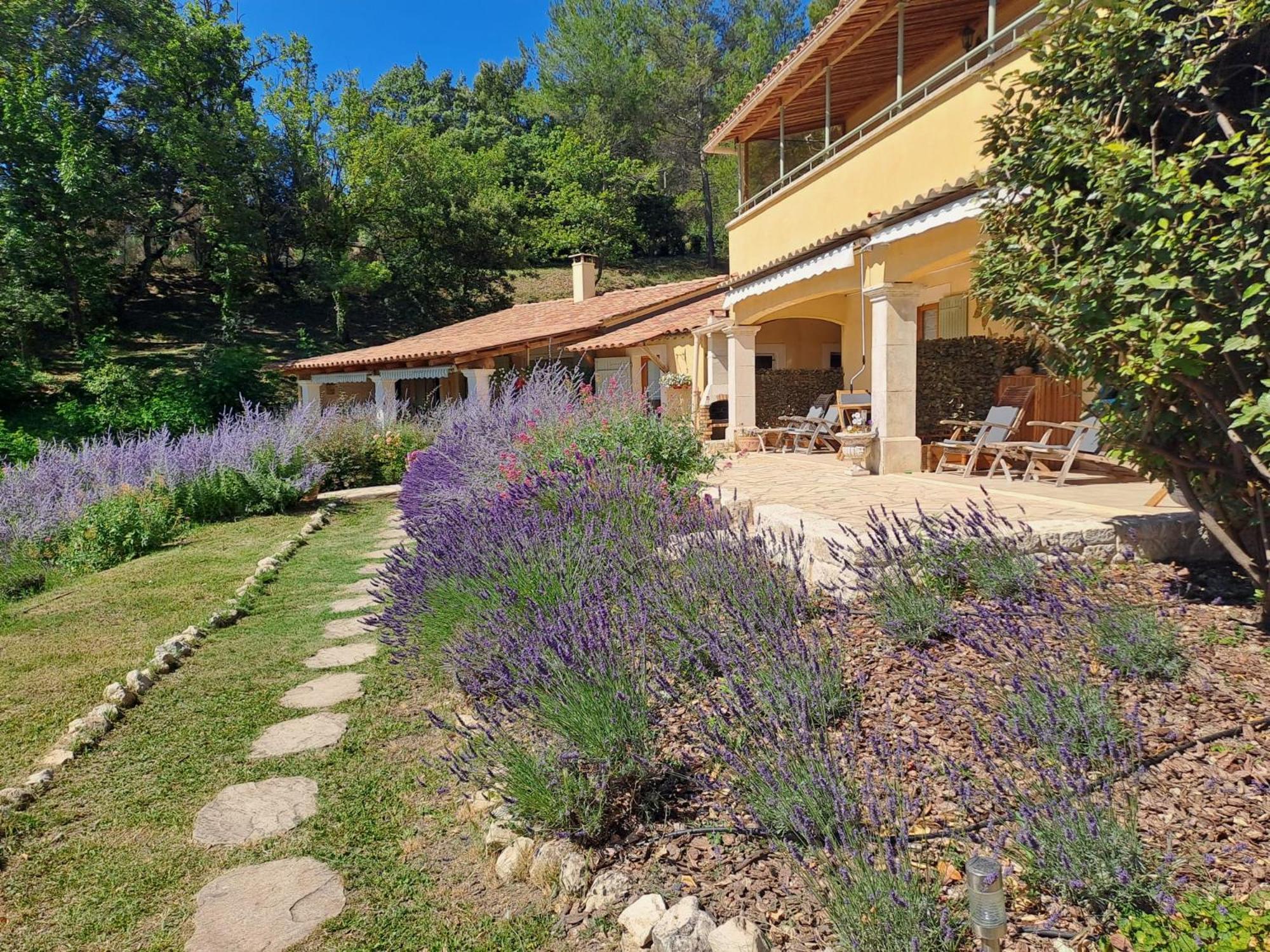 Bed and Breakfast Les Cerises Saint-Saturnin-d'Apt Exteriér fotografie